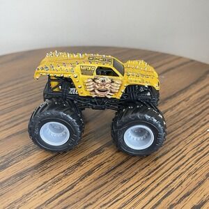 Monster Jam Truck MAX-D - YELLOW - MAXIMUM DESTRUCTION  1/64 - 11‎ Time Champion
